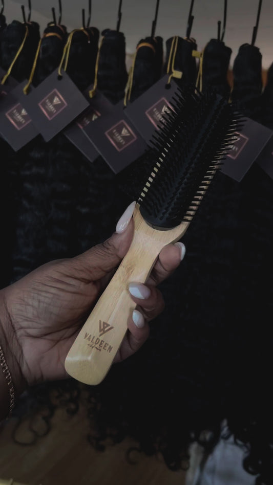 V Brush | Curl Defining Brush with Carrying Pouch